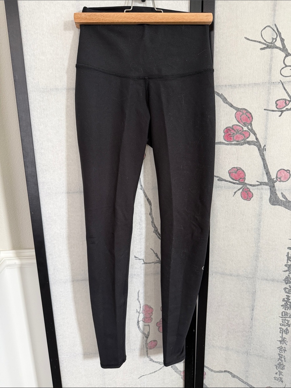 ALO Yoga Black Leggings with Silver Reflective Logo